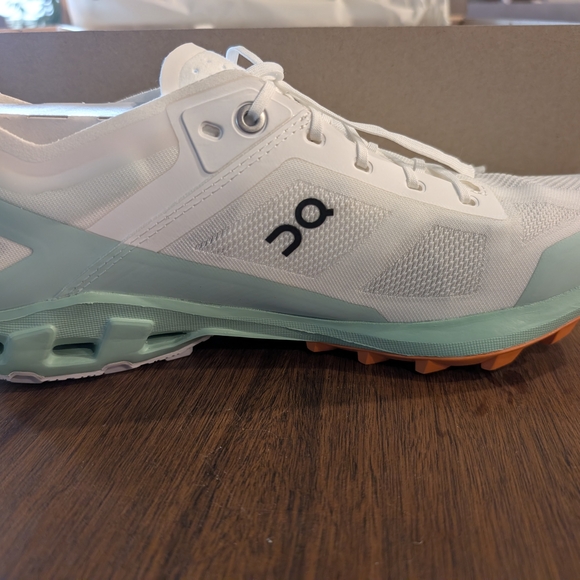 NIB ON Cloudventure Peak 3 Undyed - Women's 8.5 - Picture 2 of 6